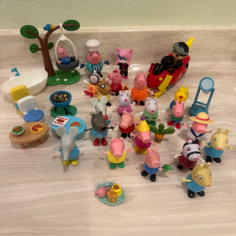 Peppa Pig Character Playset with Pink, Yellow & Blue Figures